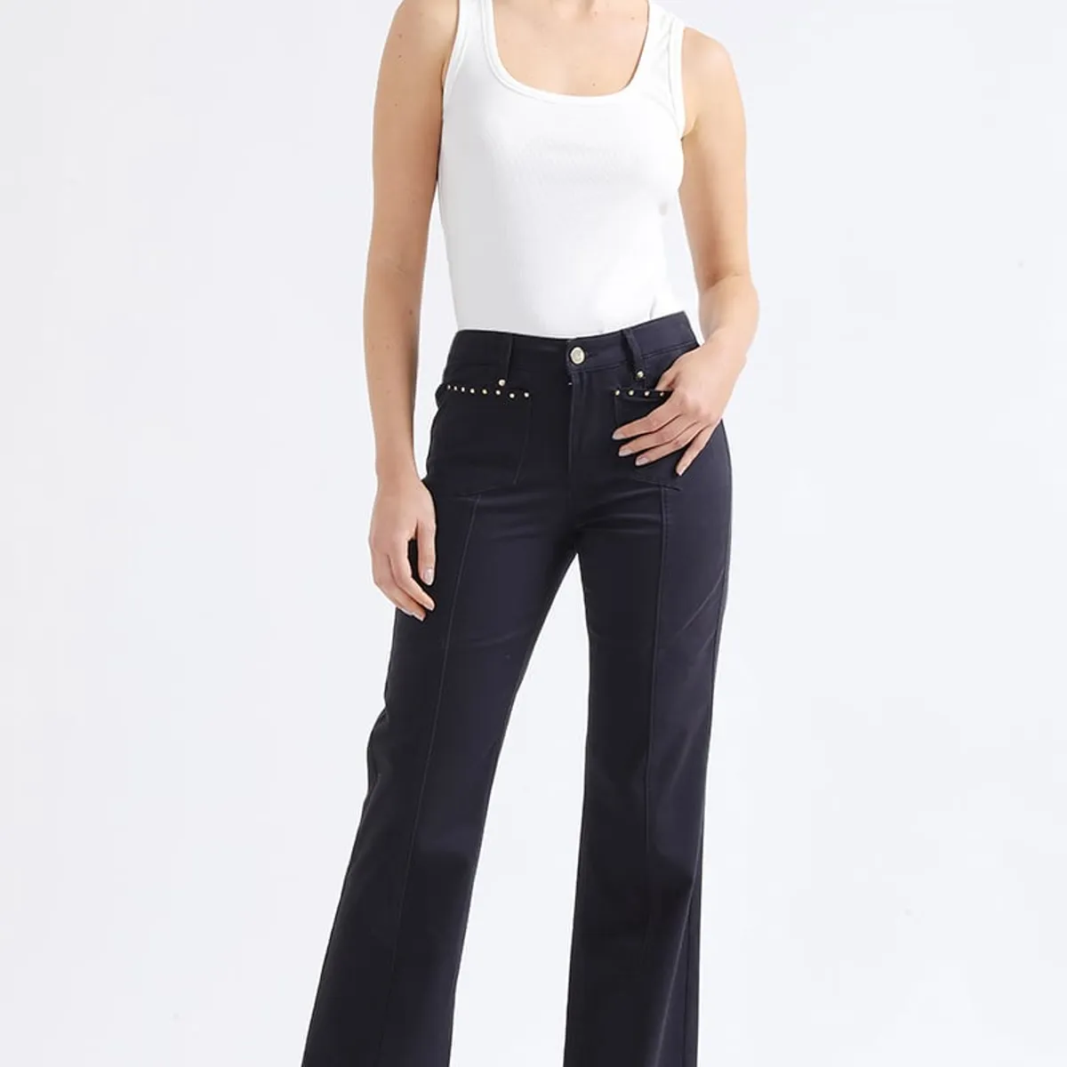 LIOLA - Jeans Color Bootcut Fit, Remaches, Tiro Medio, Azul Liola