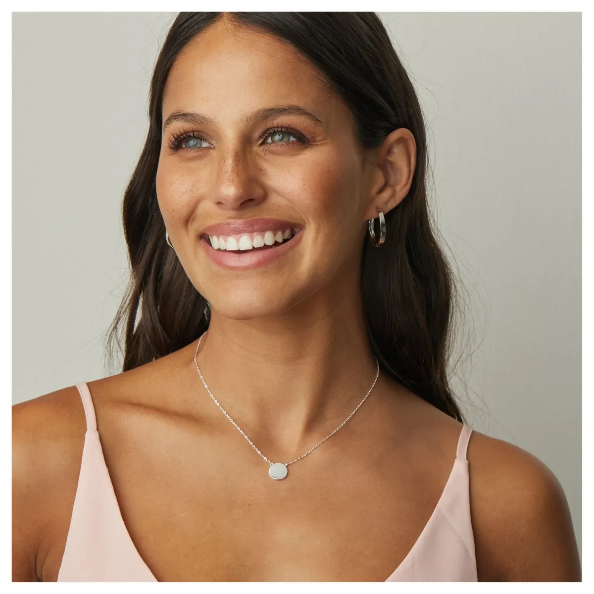 BOAZ JOYAS - ARGOLLAS LISAS 25MM BAÑADAS EN ORO BLANCO