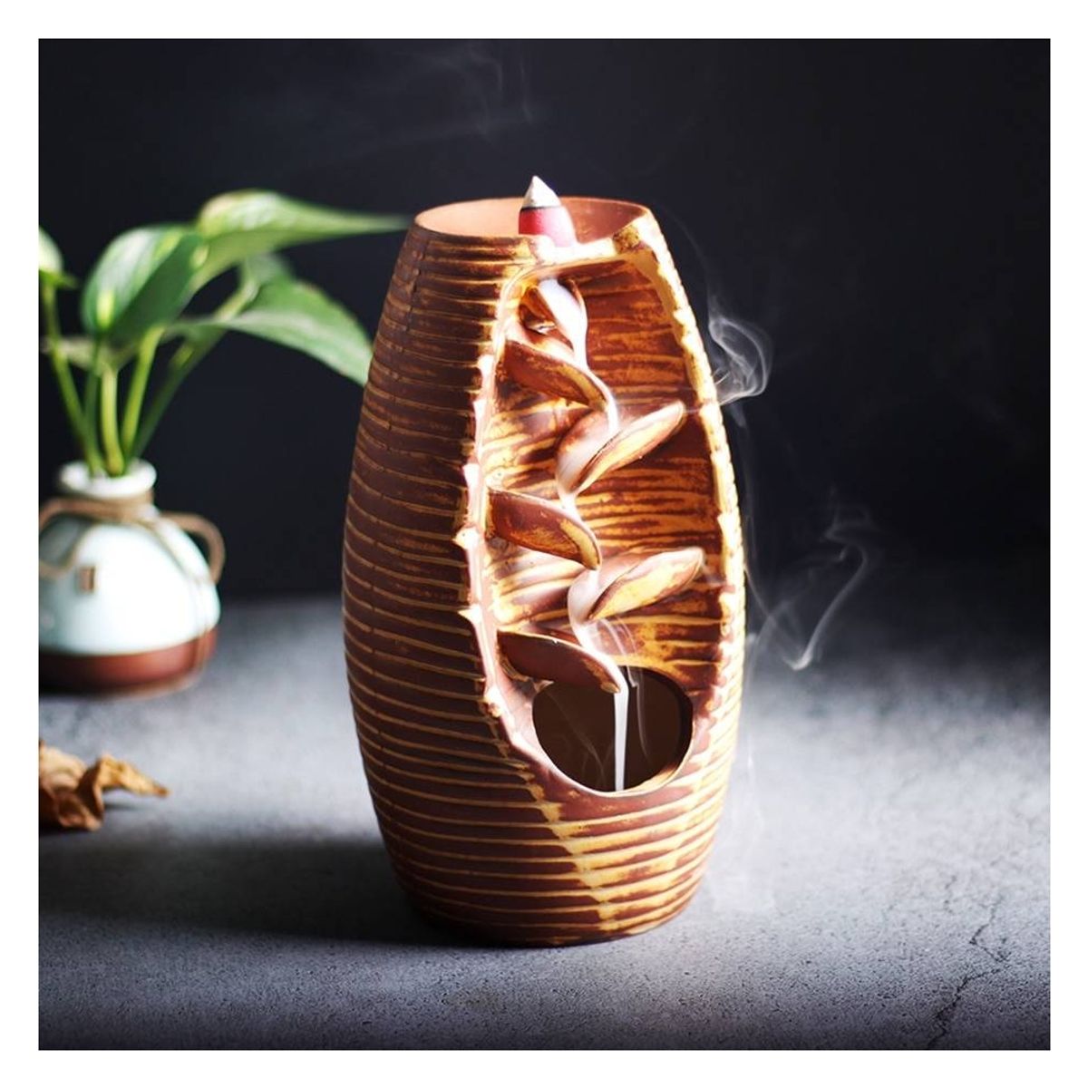 GENERICO - Cascada de Incienso Montaña de Cerámica Café