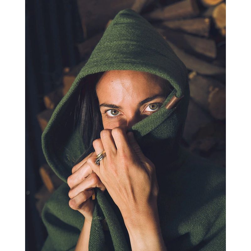 RAYA - Poncho Clásico Verde con Gorro Unisex
