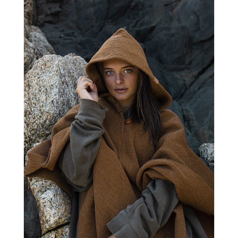 RAYA - Poncho Clásico Café con Gorro Unisex