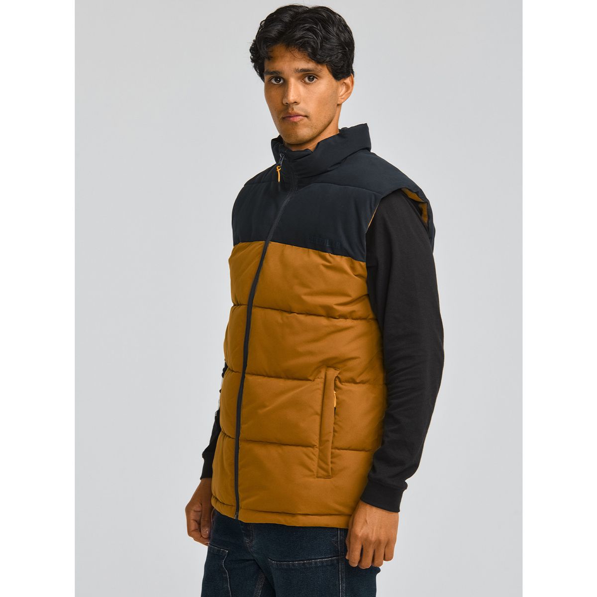 CAT - Chaqueta Sin Manga Hombre Arctic Zone Vest Café CAT