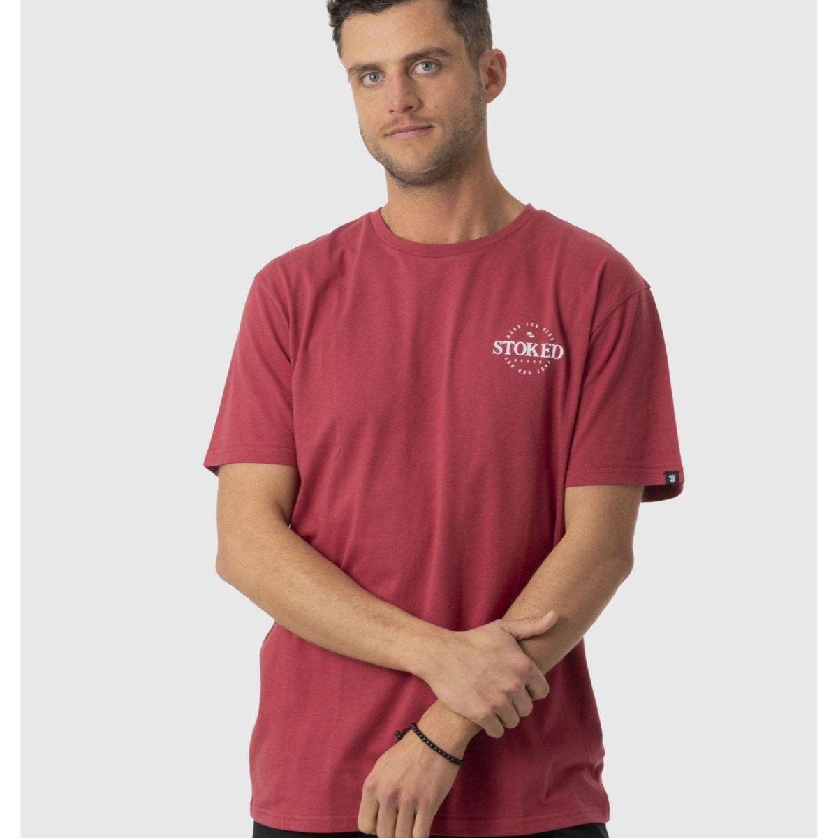 STOKED - Polera Logo Reciclada Wine Hombre Rojo