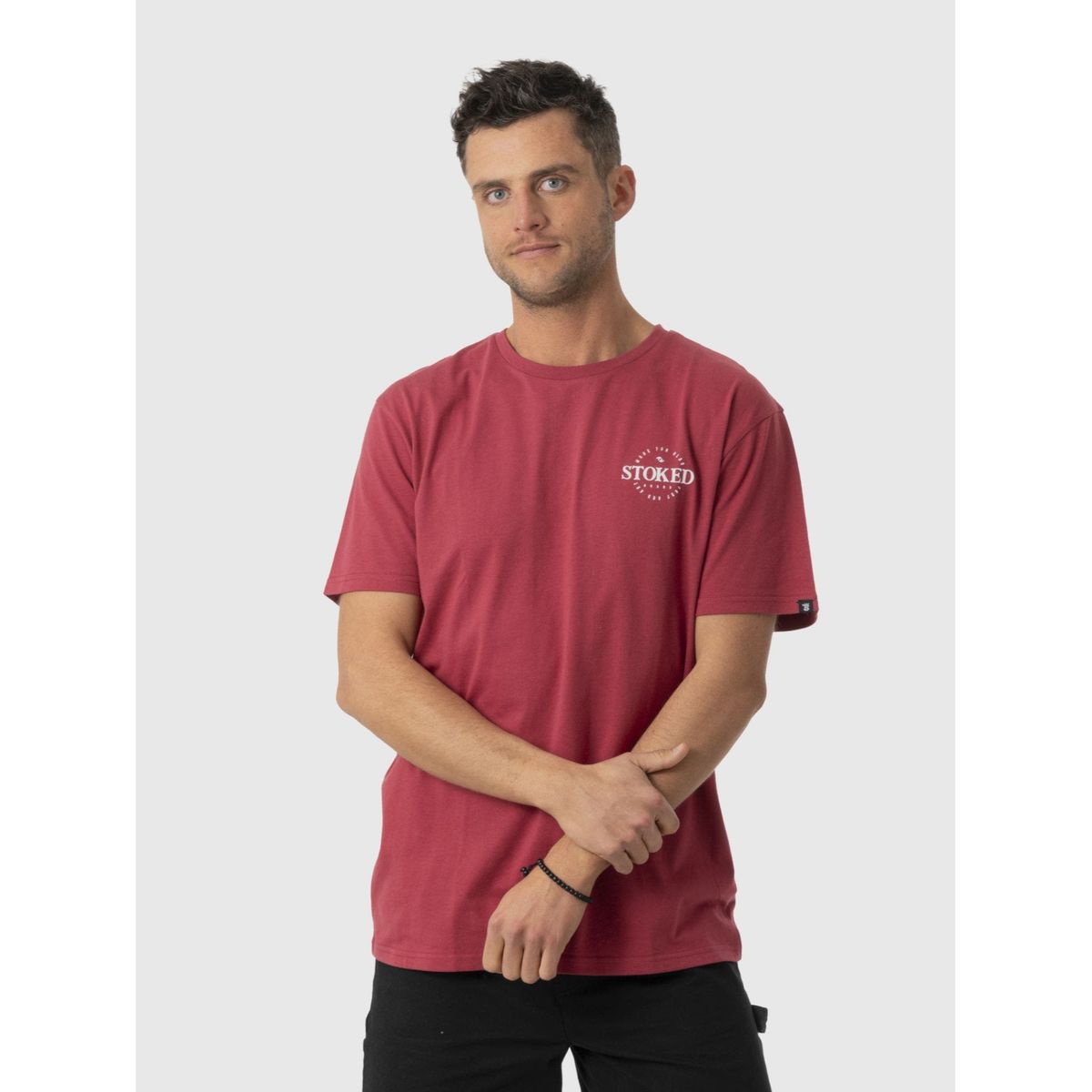 STOKED - Polera Logo Reciclada Wine Hombre Rojo