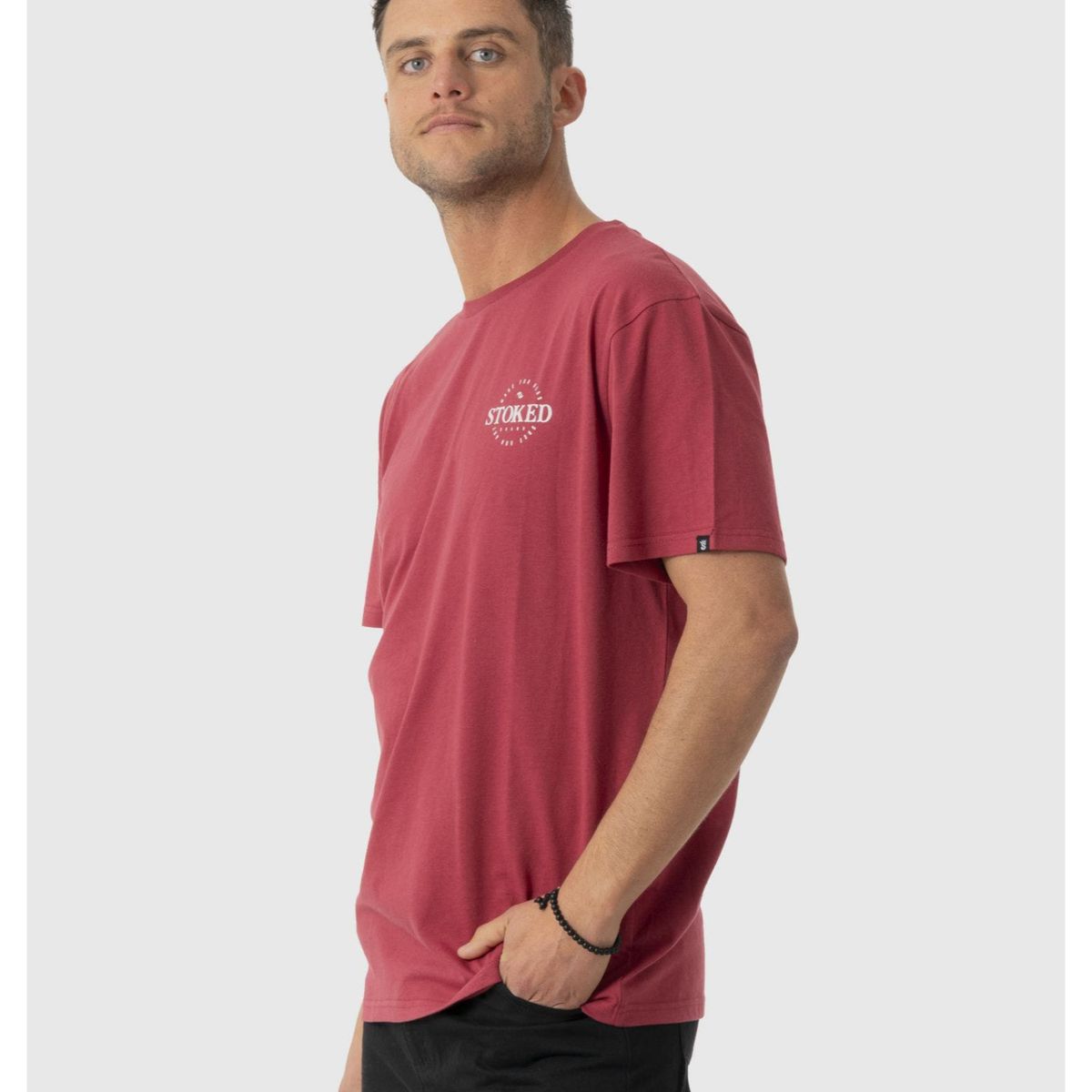 STOKED - Polera Logo Reciclada Wine Hombre Rojo