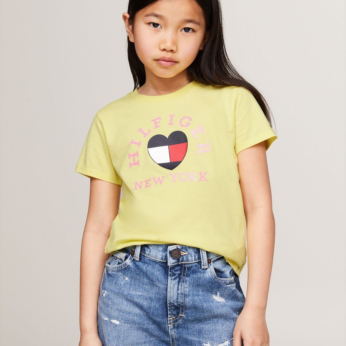TOMMY HILFIGER - Polera Con Logo De Corazon Vinyl Amarillo Tommy Hilfiger