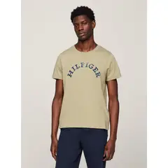 TOMMY HILFIGER - Polera Logo Arqueado Regular Fit Café