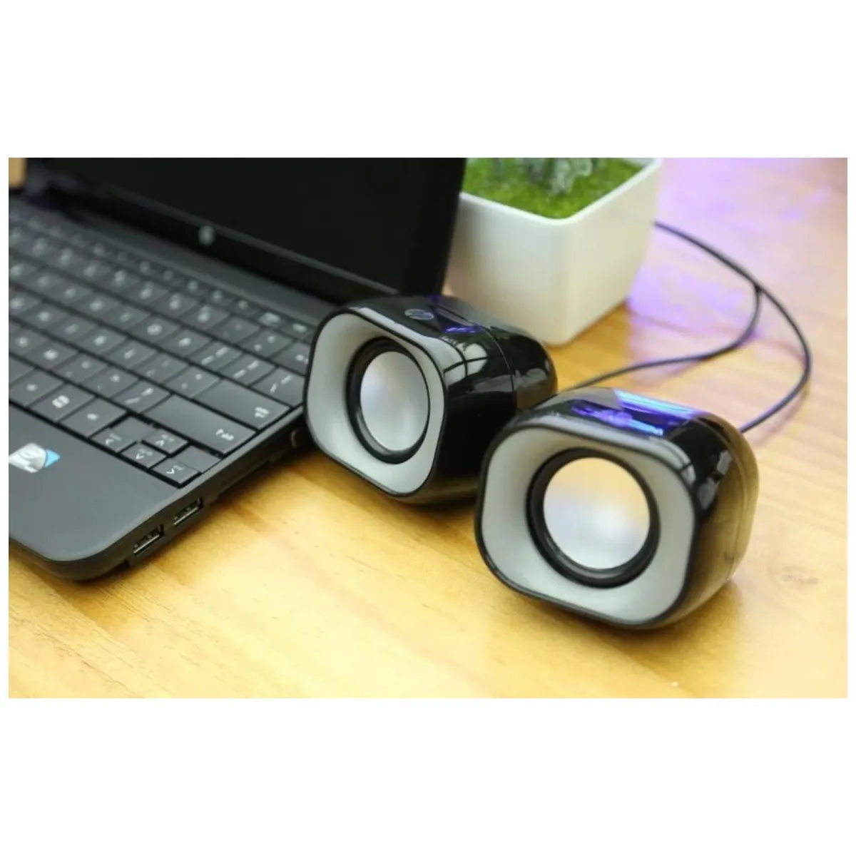 HP - Parlantes Multimedia 2.1 3Wx2 RMS Jack 3.5mm DHS-2111 HP