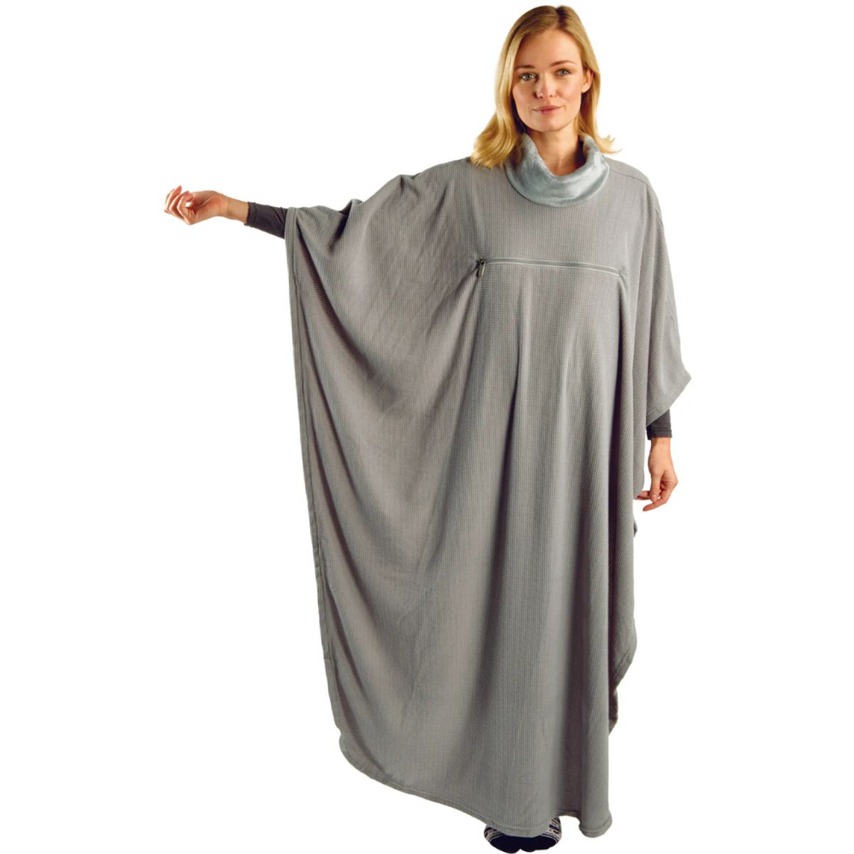 GO TRAVEL - Frazada Tipo Poncho + Almohada Multiuso