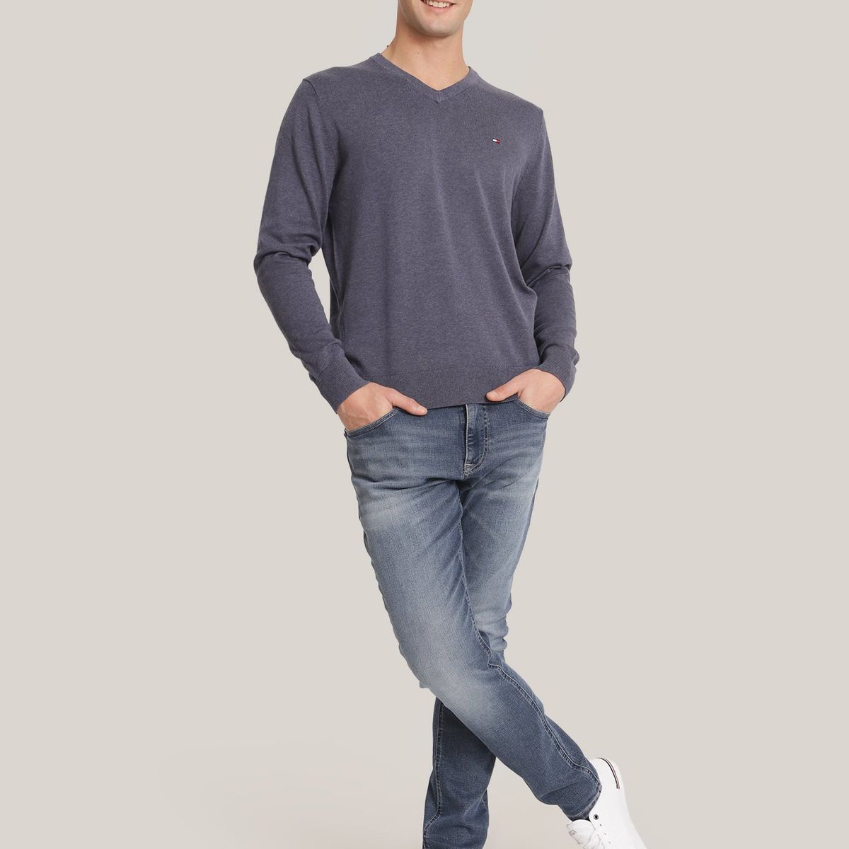 TOMMY HILFIGER - Sweater Básico Signature V-Neck Gris Tommy Hilfiger