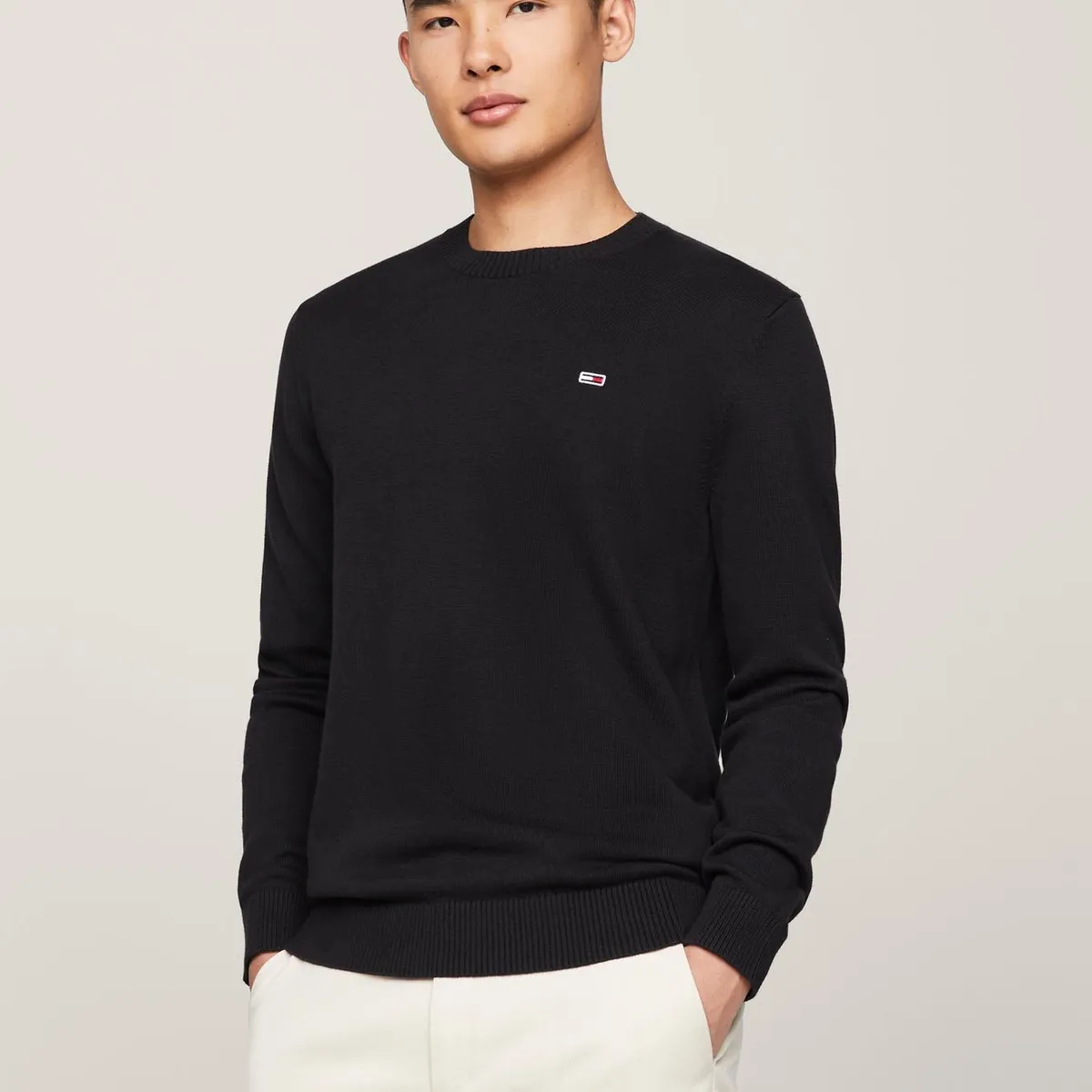 TOMMY HILFIGER - Sweater Essential Slim Fit Con Parche Negro Tommy Jeans