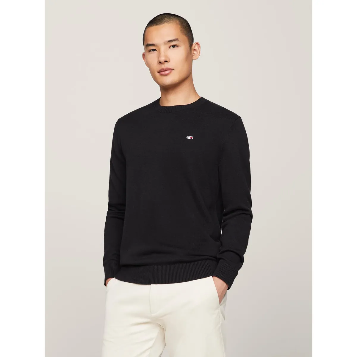 TOMMY HILFIGER - Sweater Essential Slim Fit Con Parche Negro Tommy Jeans