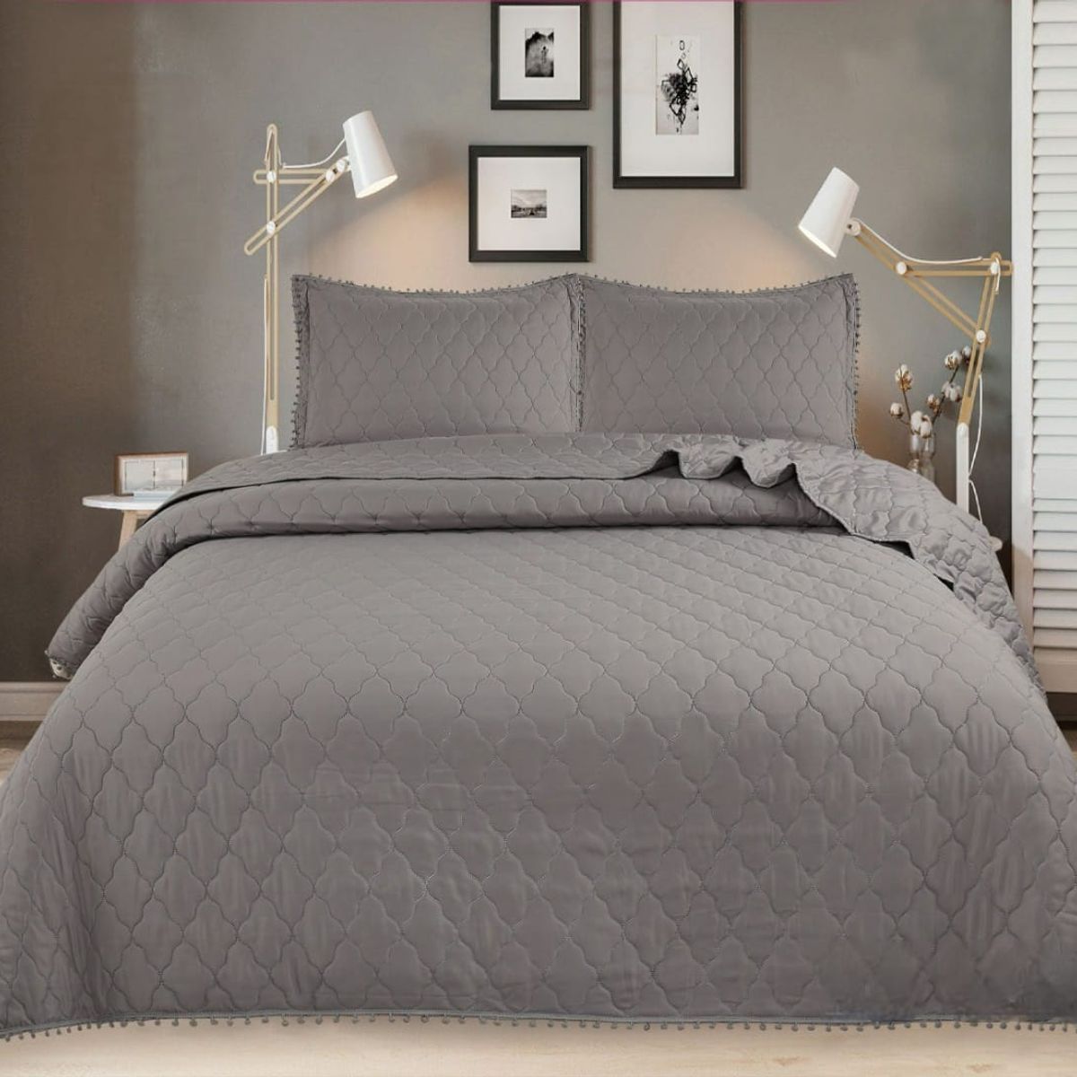 GENERICO - COBERTOR DE POMPONES KING PLAZAS 100% ALGODON