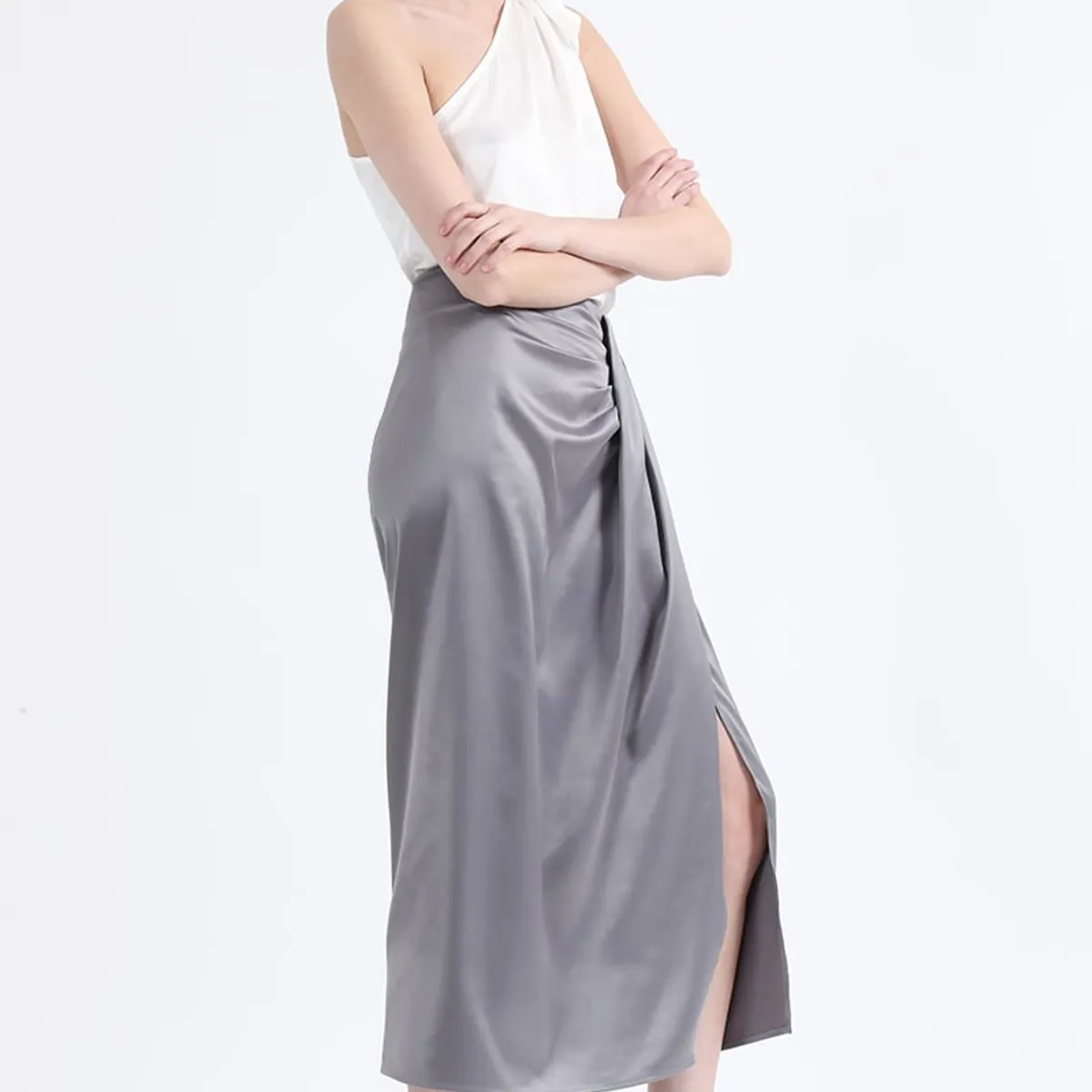 LIOLA - Falda Midi Cruce Asimetrico, Satin Plateado Liola