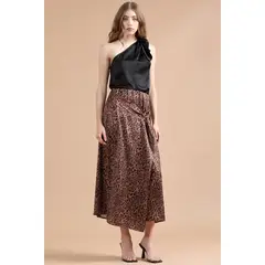 LIOLA - Falda Midi, Satin Estampado, Cruzada Con Rucha, Café