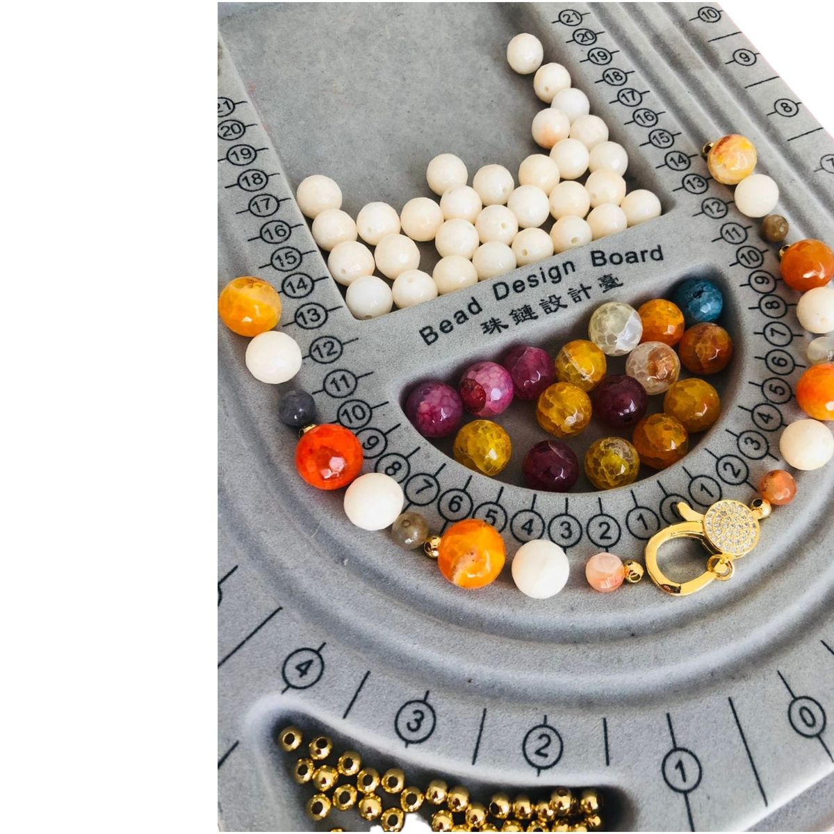 A - Tabla Diseño Plástica Para Cuentas De Collares Bisuteria