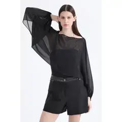 LIOLA - Blusa Cropped Gasa Doble, Negro