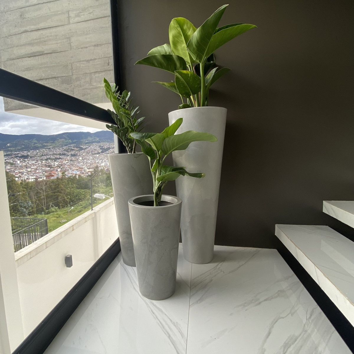 VERDY - Maceta Alcántara 32x100cms Blanco Efecto Marmoleado