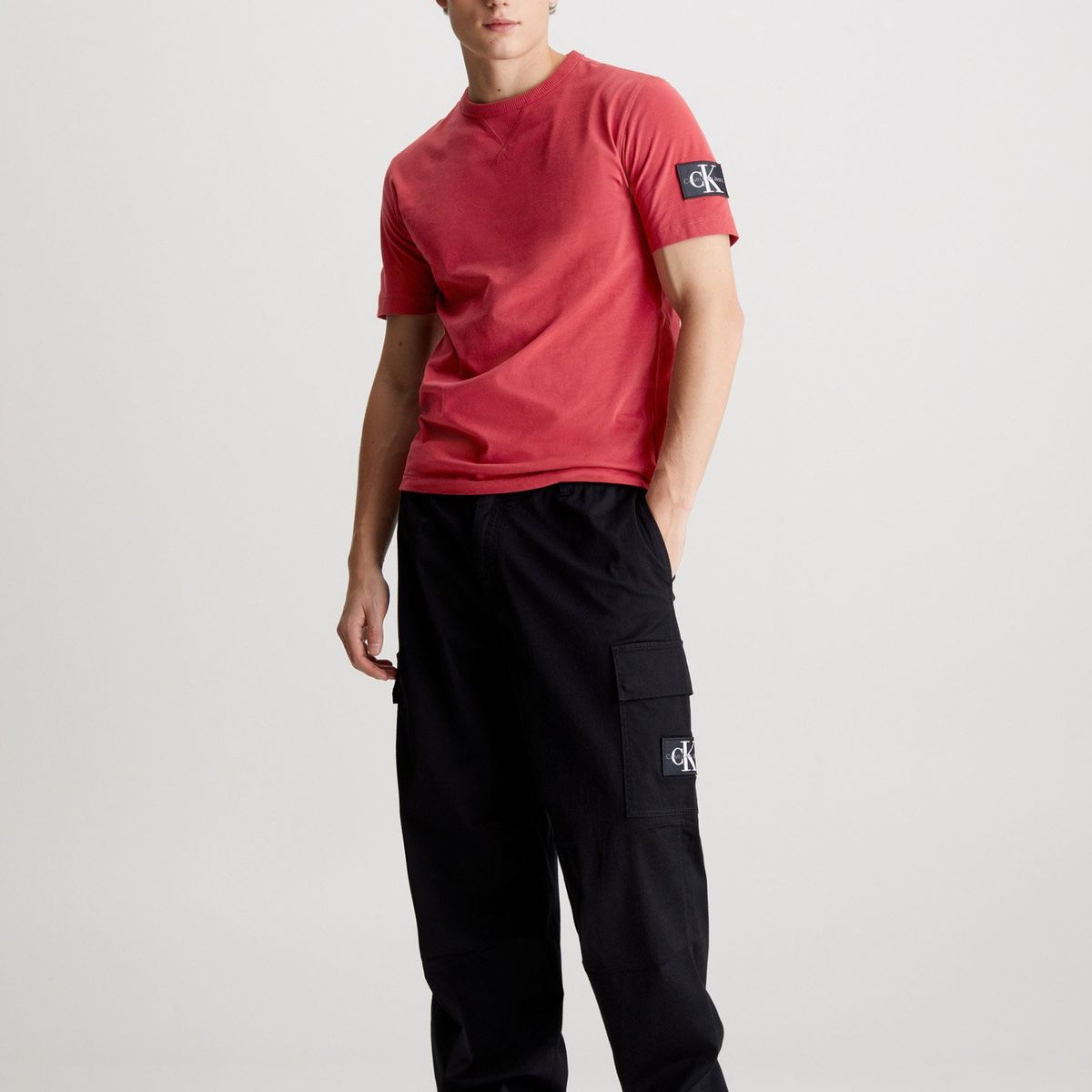 CALVIN KLEIN - Polera Badge Regular Rojo Calvin Klein