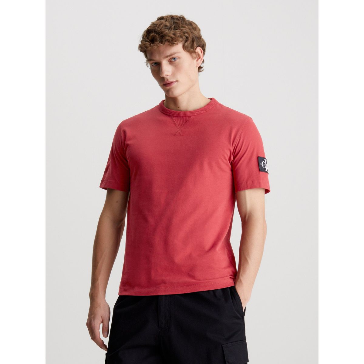 CALVIN KLEIN - Polera Badge Regular Rojo Calvin Klein