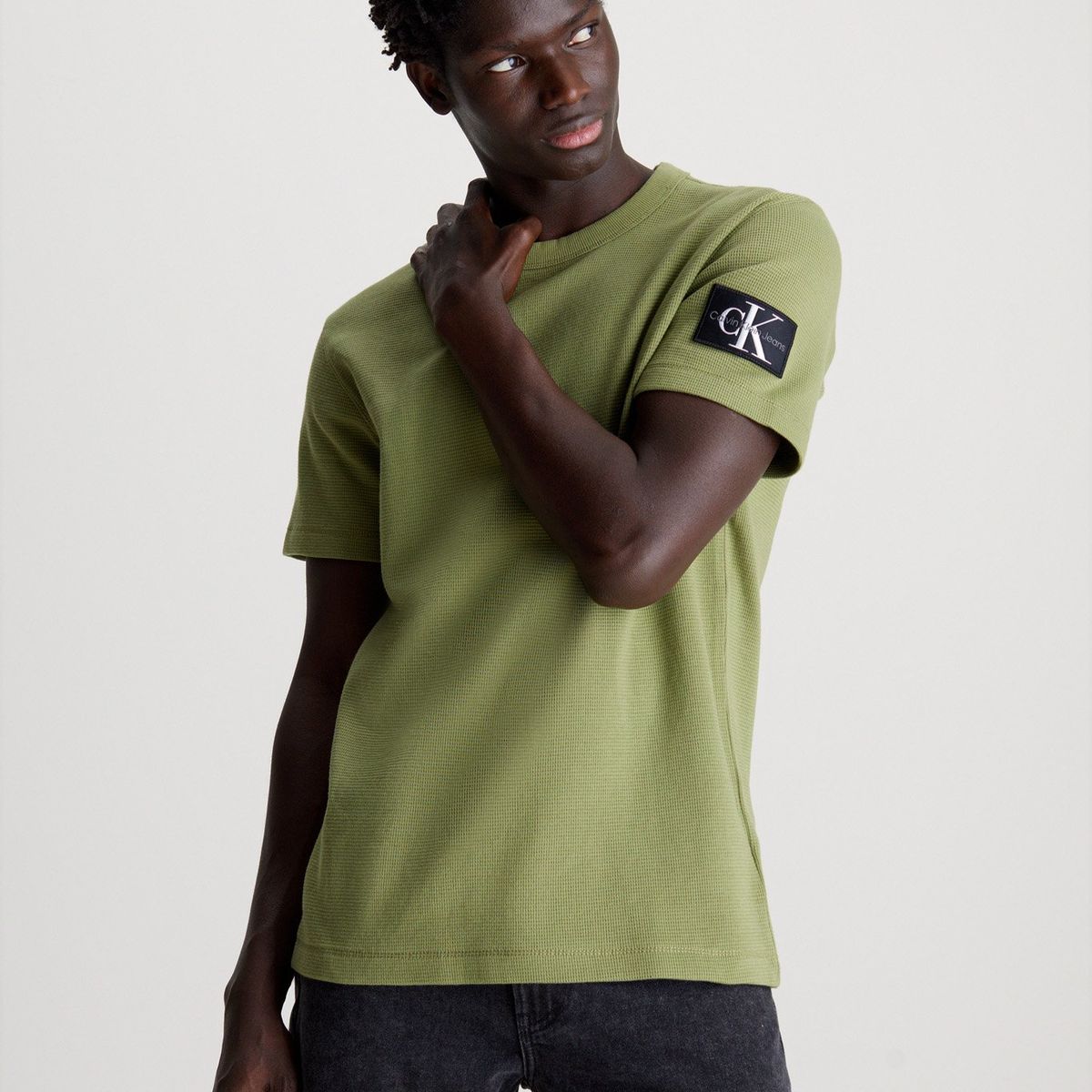 CALVIN KLEIN - Polera Badge Waffle Verde Calvin Klein