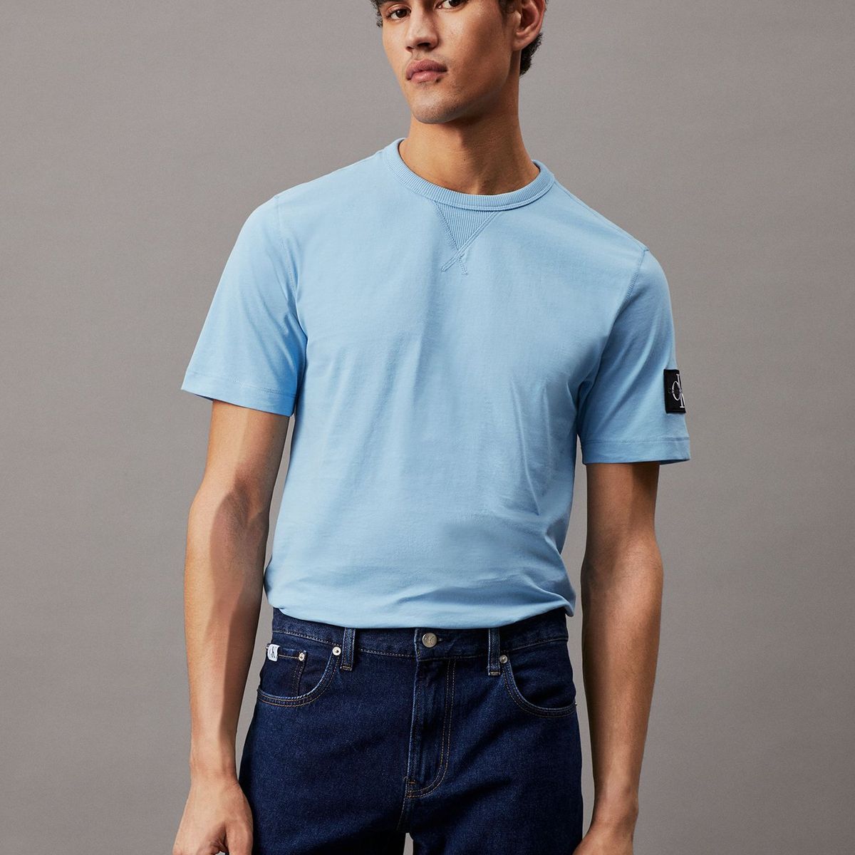 CALVIN KLEIN - Polera Badge Regular Azul Calvin Klein