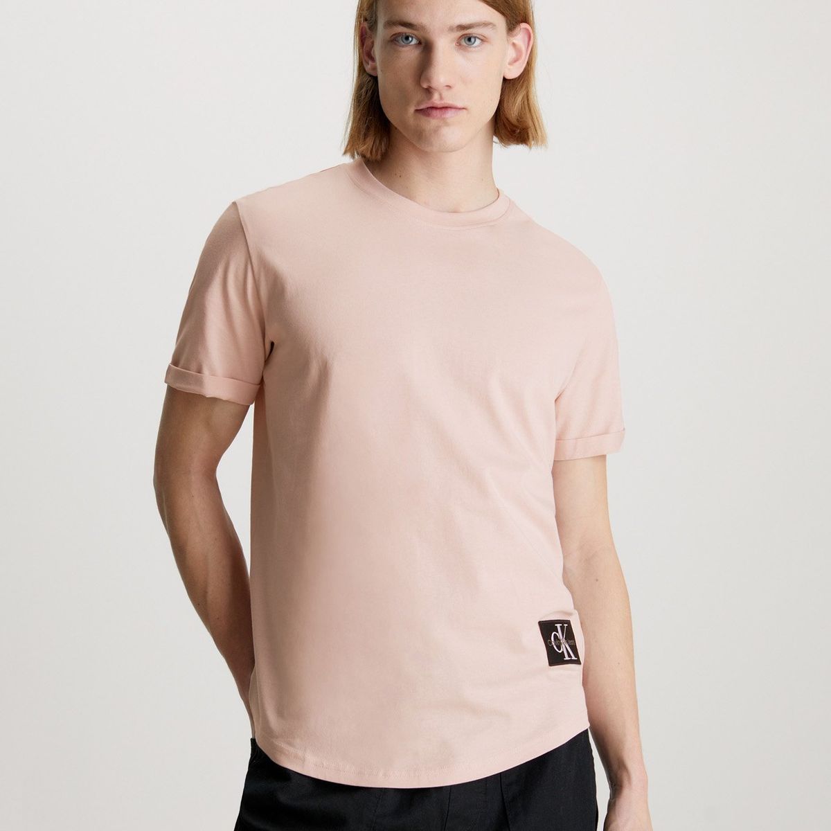 CALVIN KLEIN - Polera Badge Turn Up Rosado Calvin Klein