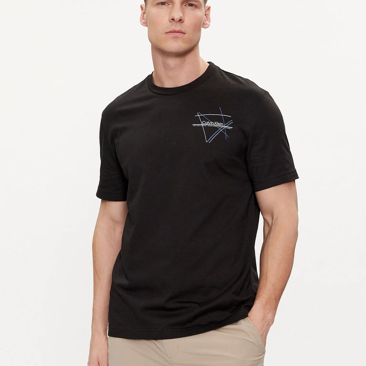 CALVIN KLEIN - Polera Linear Chest Graphic Negro Calvin Klein