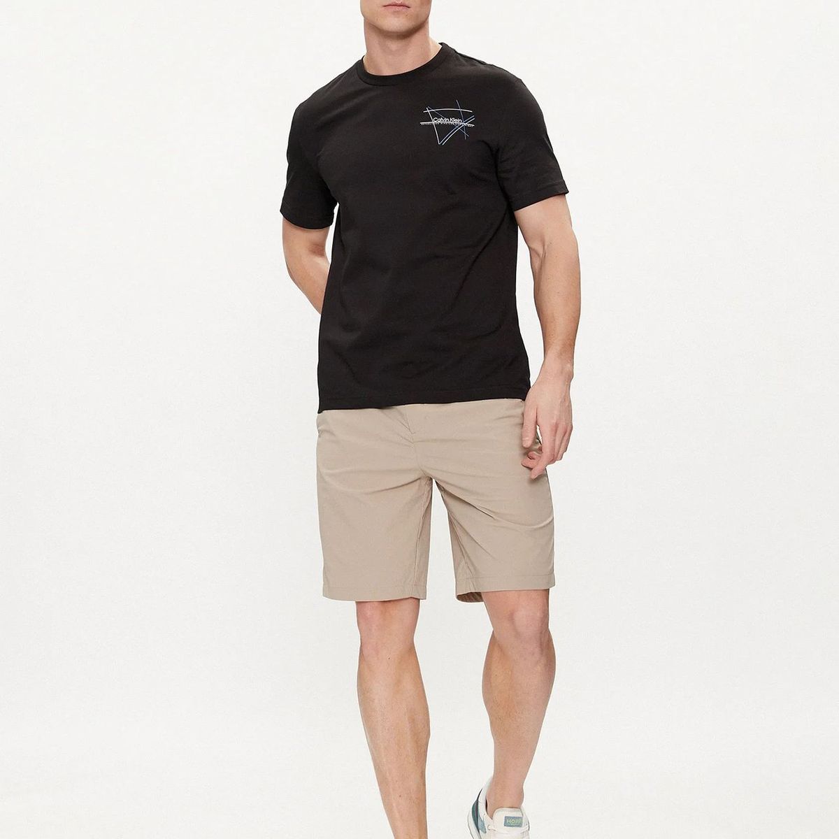 CALVIN KLEIN - Polera Linear Chest Graphic Negro Calvin Klein