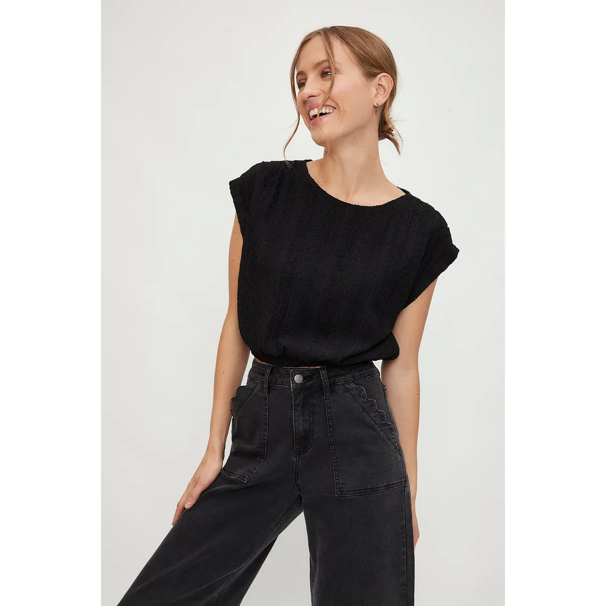 IO - Polera Manga Corta Negro Mujer Io