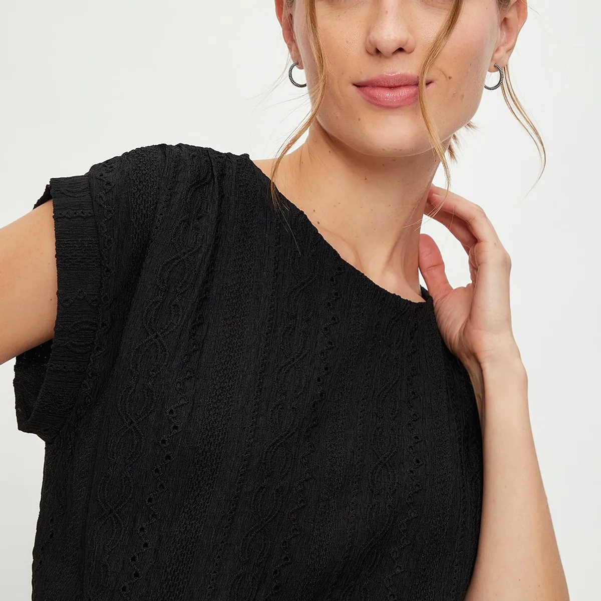 IO - Polera Manga Corta Negro Mujer Io