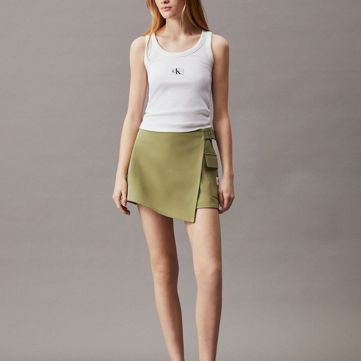 CALVIN KLEIN - Falda Short Buckle Verde Calvin Klein