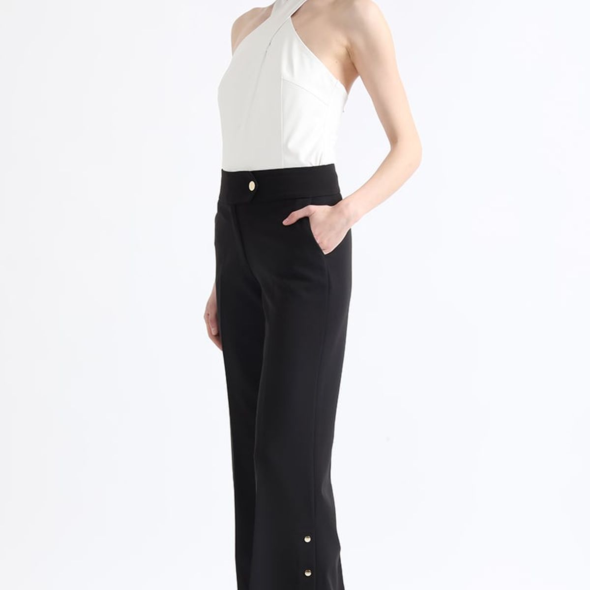 LIOLA - Pantalon Flare Tiro Alto Con Broches, Negro Liola