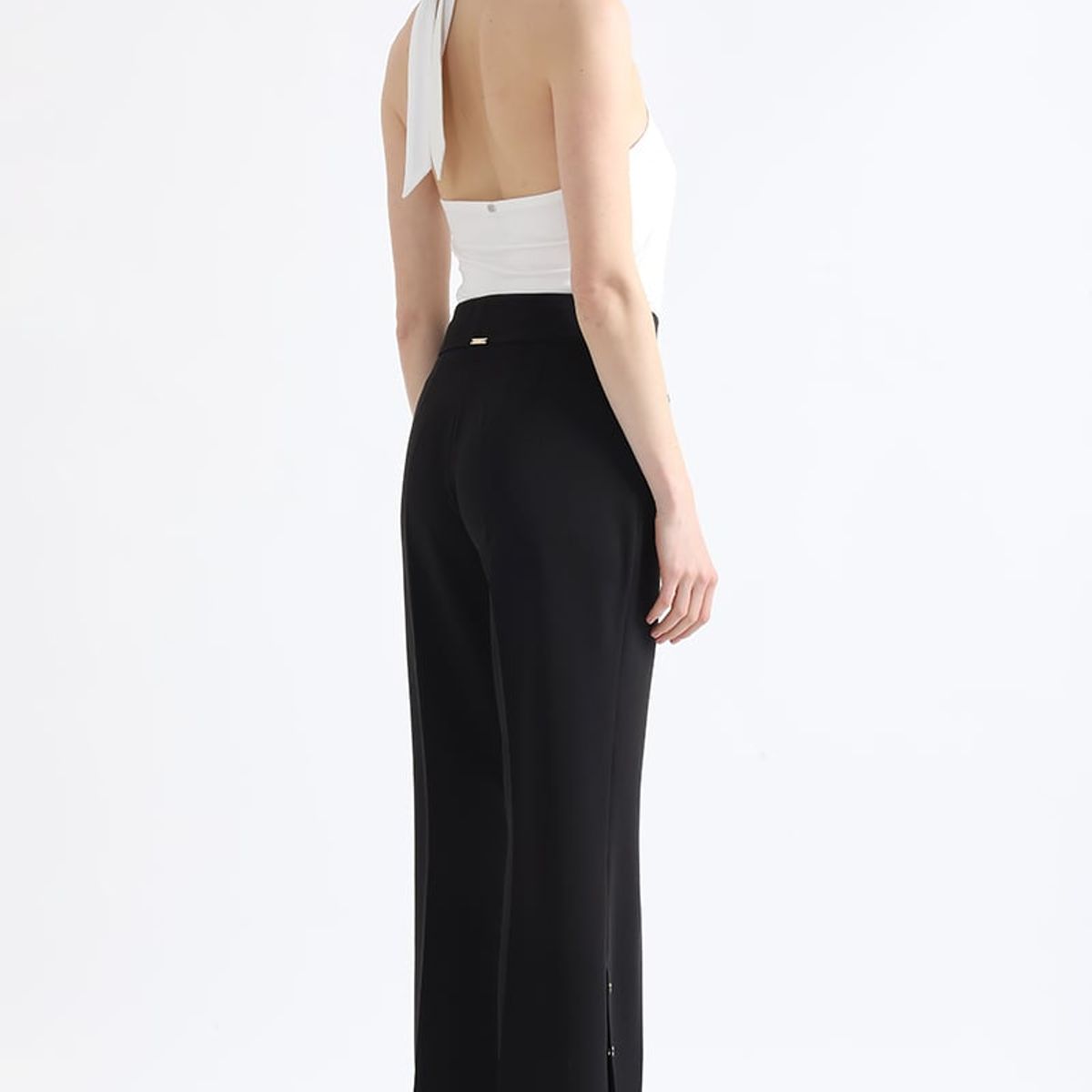 LIOLA - Pantalon Flare Tiro Alto Con Broches, Negro Liola