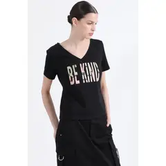 LIOLA - Polera Algodón Spandex Texto, Negro