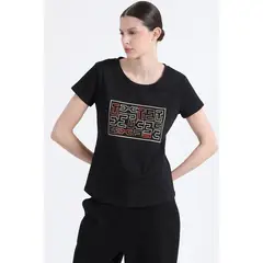 LIOLA - Polera Algodón Spandex, Con Estampado, Negro