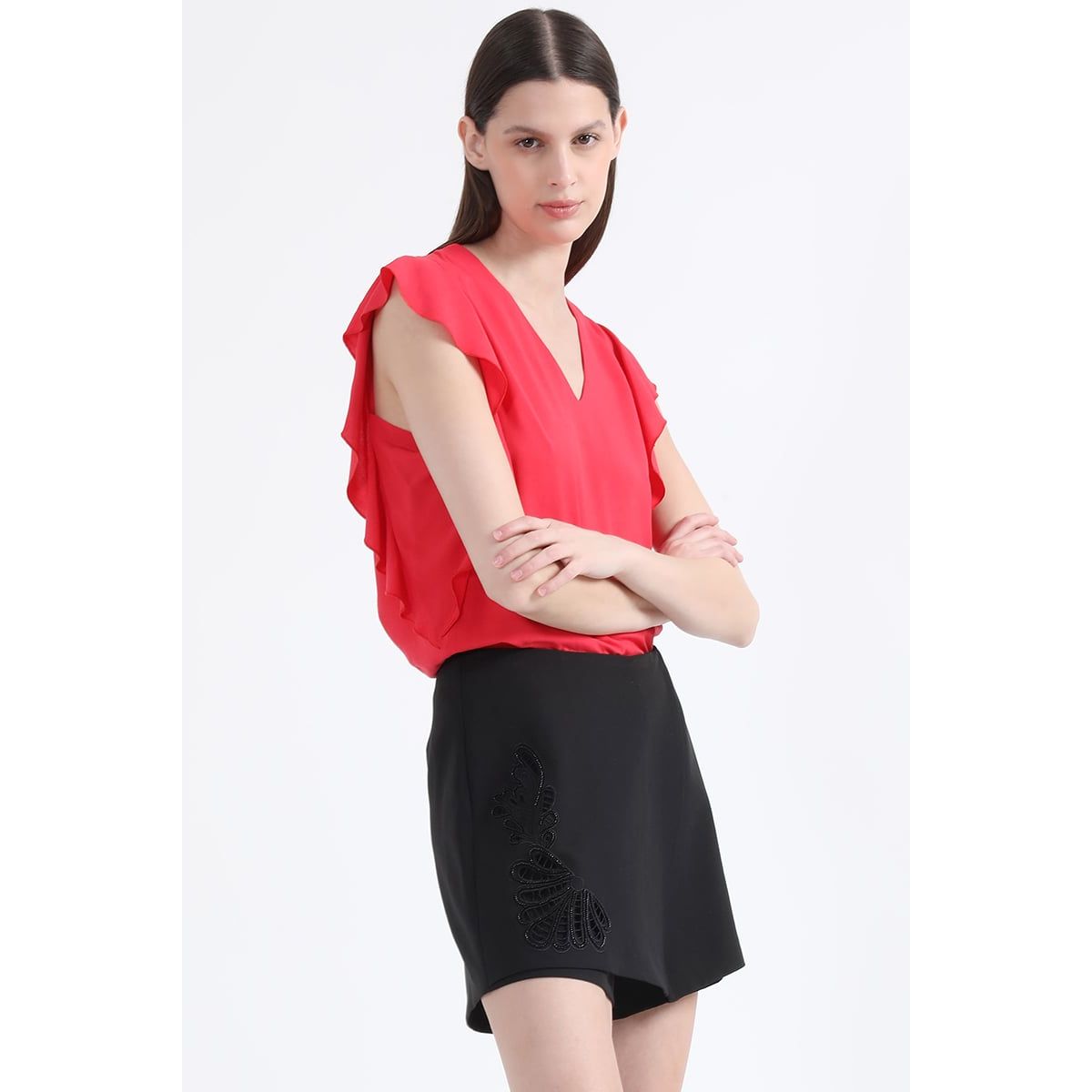 LIOLA - Falda Pantalón Tiro Alto, Con Bordado Richelieu, Negro Liola