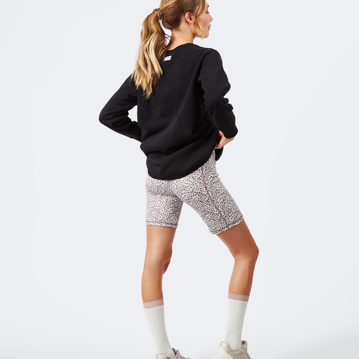 LOUNGE - Short Deportivo Cruzado Active Mujer