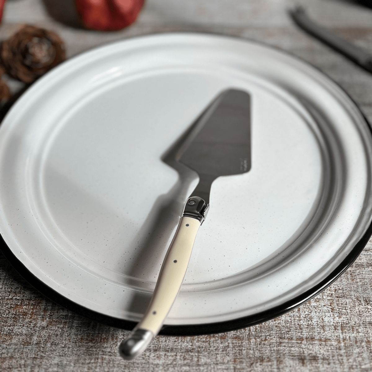 LAGUIOLE - Caja Espatula torta Ivory