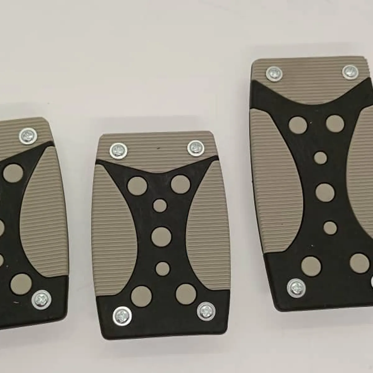 GENERICO - Set cubre pedales auto 3 piezas aluminio y goma Negro gris