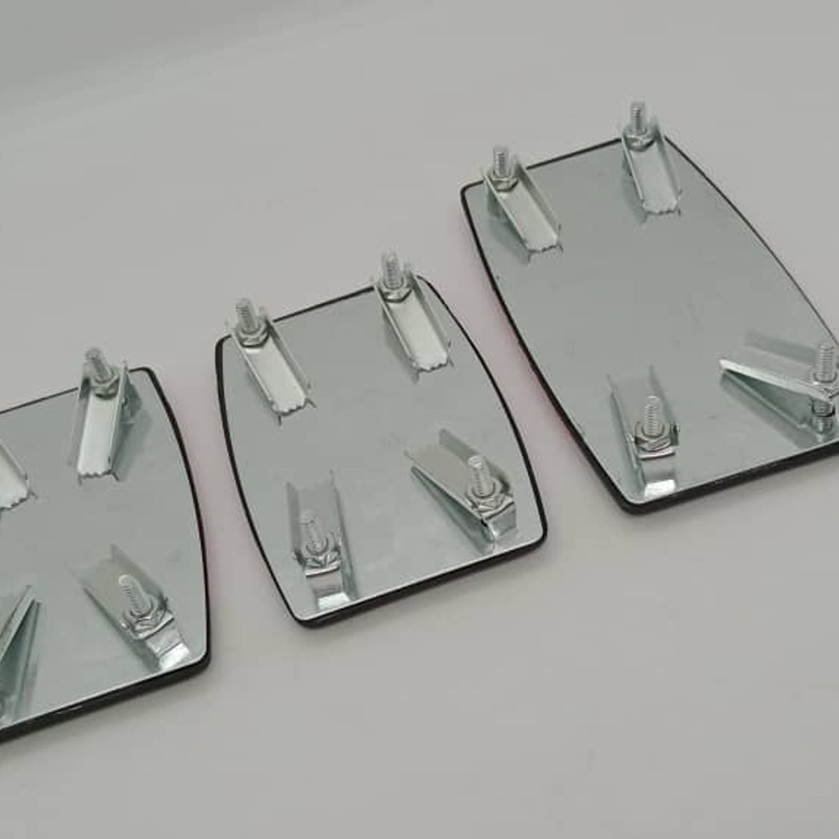 GENERICO - Set cubre pedales auto 3 piezas aluminio y goma Negro rojo