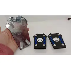 GENERICO - Set cubre pedales auto 3 piezas aluminio y goma carita azul