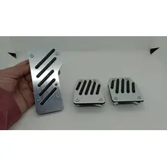 GENERICO - Set cubre pedales de auto 3 piezas aluminio y goma Cromado