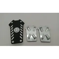 GENERICO - Set cubre pedales auto 3 piezas aluminio goma carita blanco