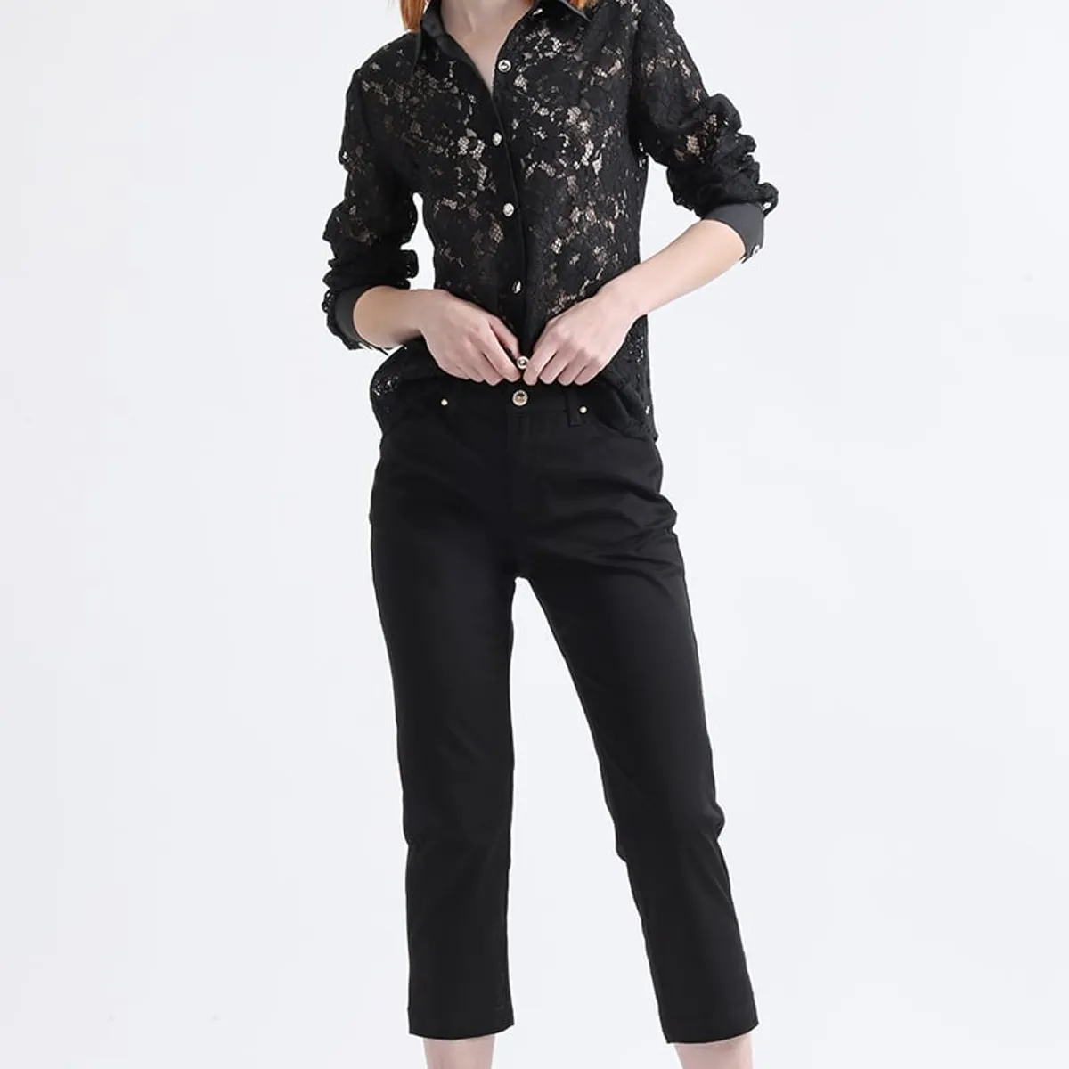 LIOLA - Pantalon Slim Cropped, Tiro Medio, Negro Liola