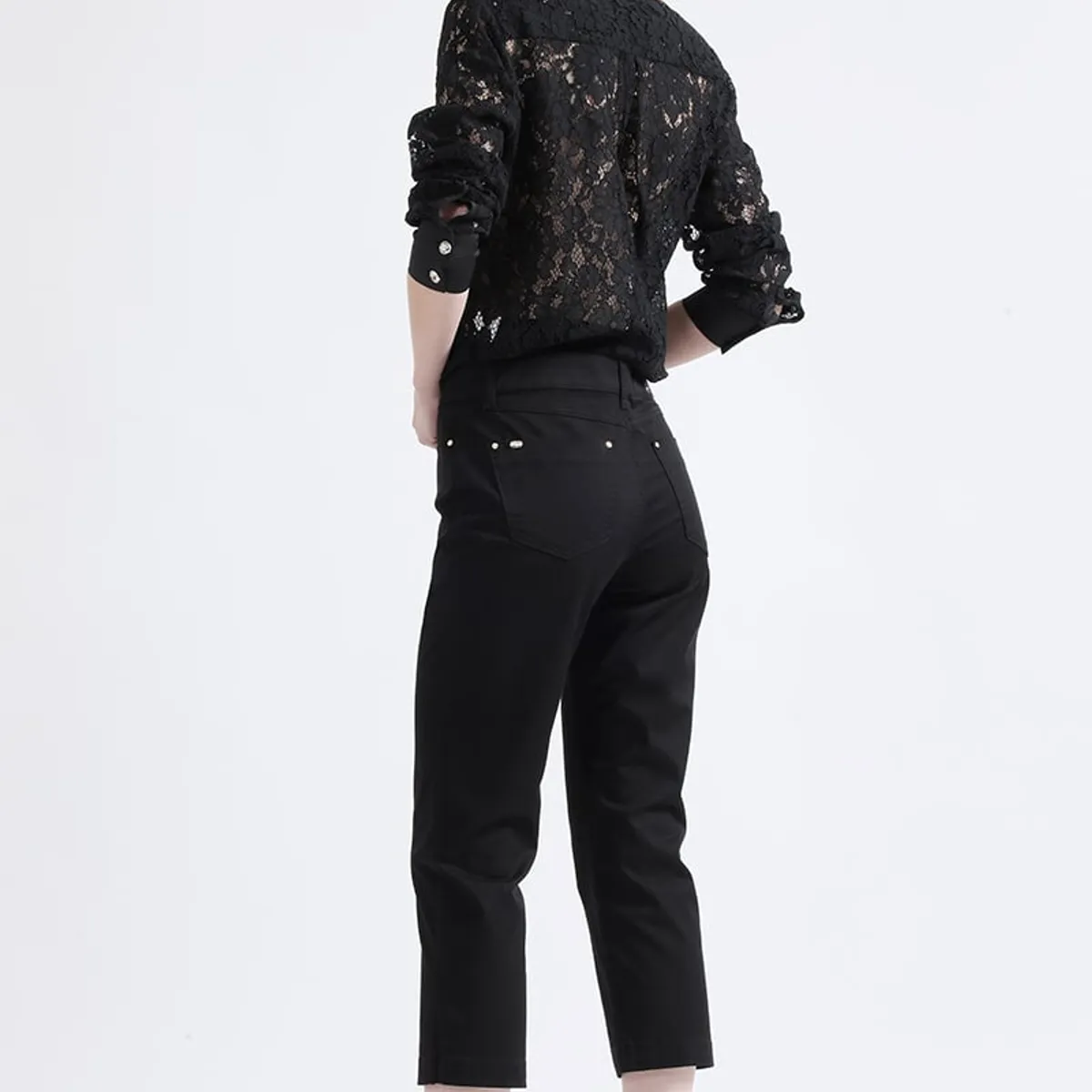 LIOLA - Pantalon Slim Cropped, Tiro Medio, Negro Liola