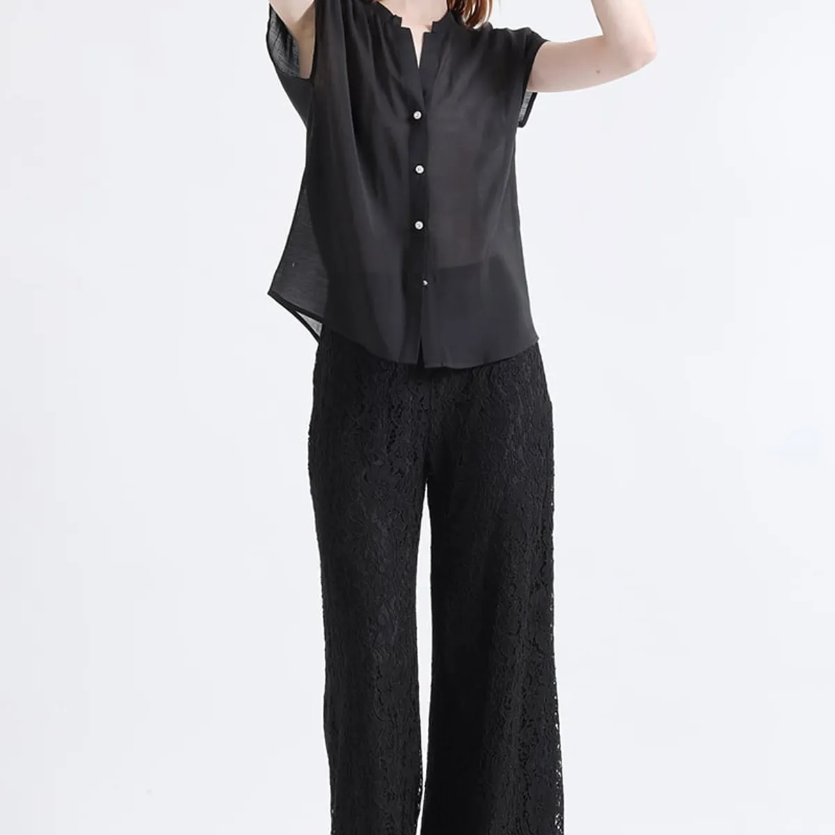 LIOLA - Blusa Tela Fantasia Boton Joya, Negro Liola