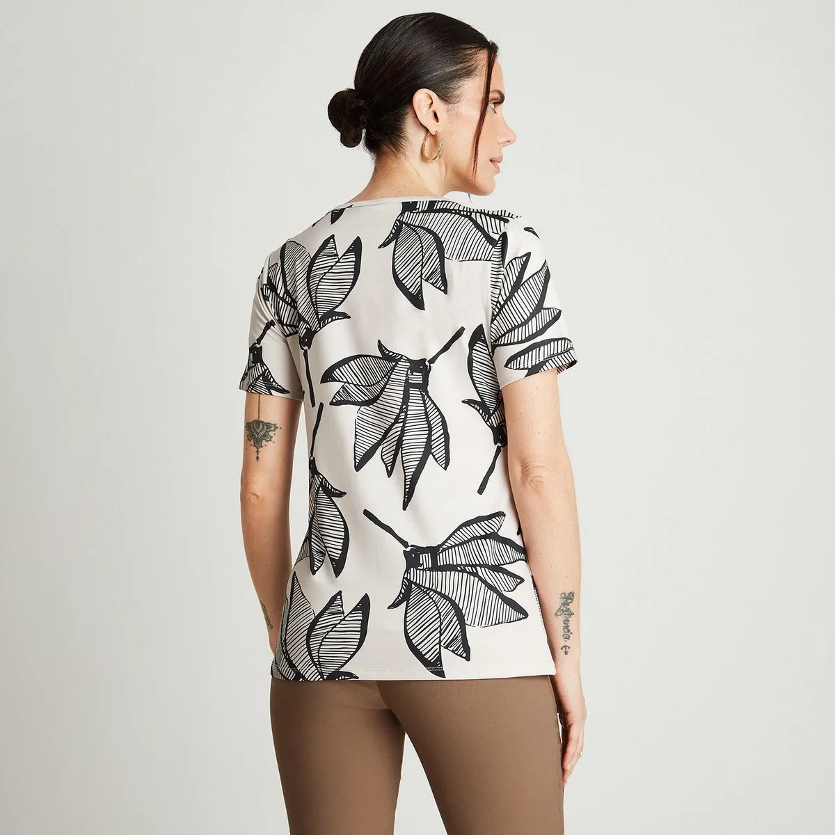 LORENZO DI PONTTI - Polera Manga Corta Estampado Floral Negro LORENZO DI PONTTI