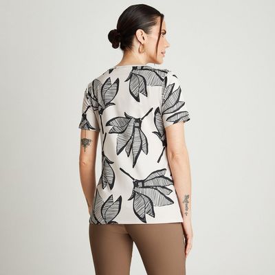 Imagen 2 del producto Polera Manga Corta Estampado Floral Negro