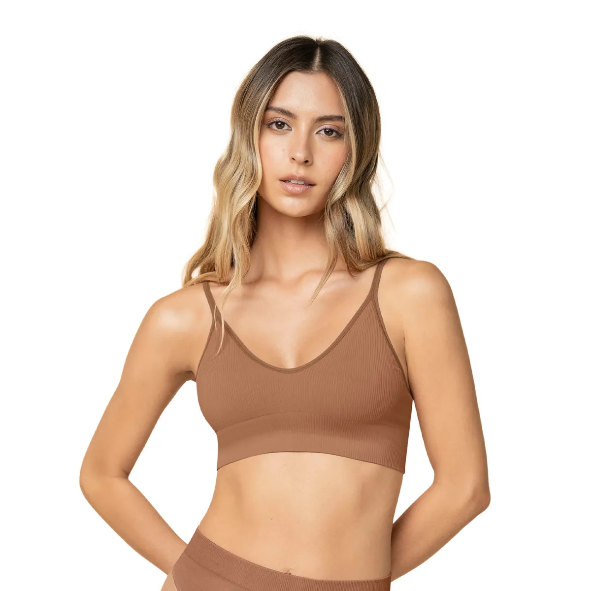 LEONISA - Top en tecnología seamless con textura acanalada Natural Comfort 091088 Café Medio